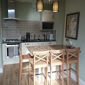 Murrayfield Spacious 2-bedroom Apartment